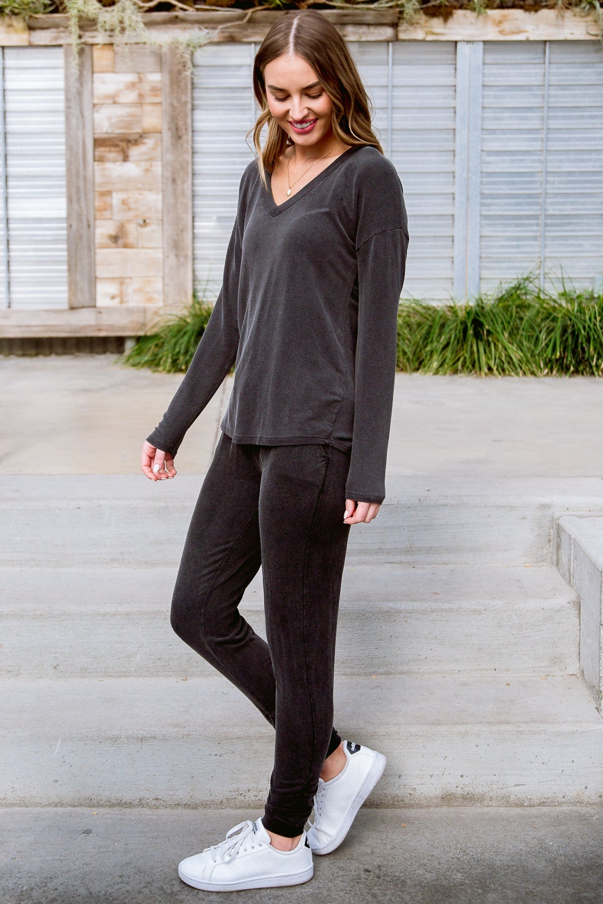 Essential Ribbed Lounge Top in Mineral Wash Black