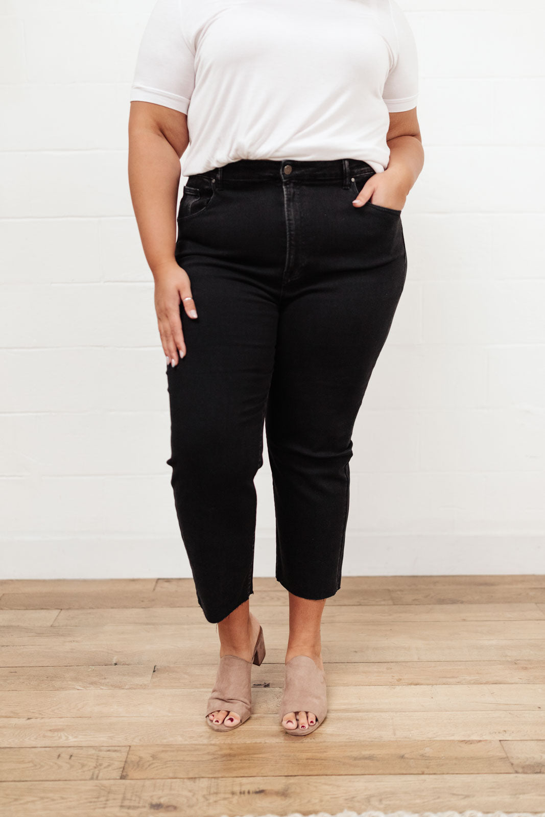 Manchester High Rise Mom Jeans In Black
