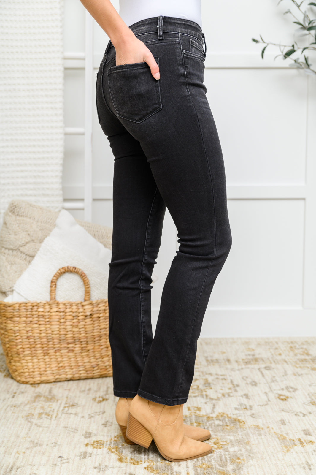 Eugene Mid Rise Straight Leg Jeans In Washed Black