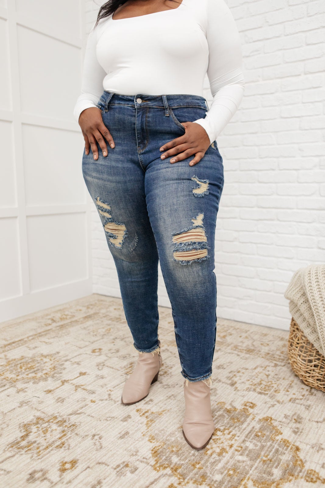 Plano Distressed Relaxed Fit Jeans