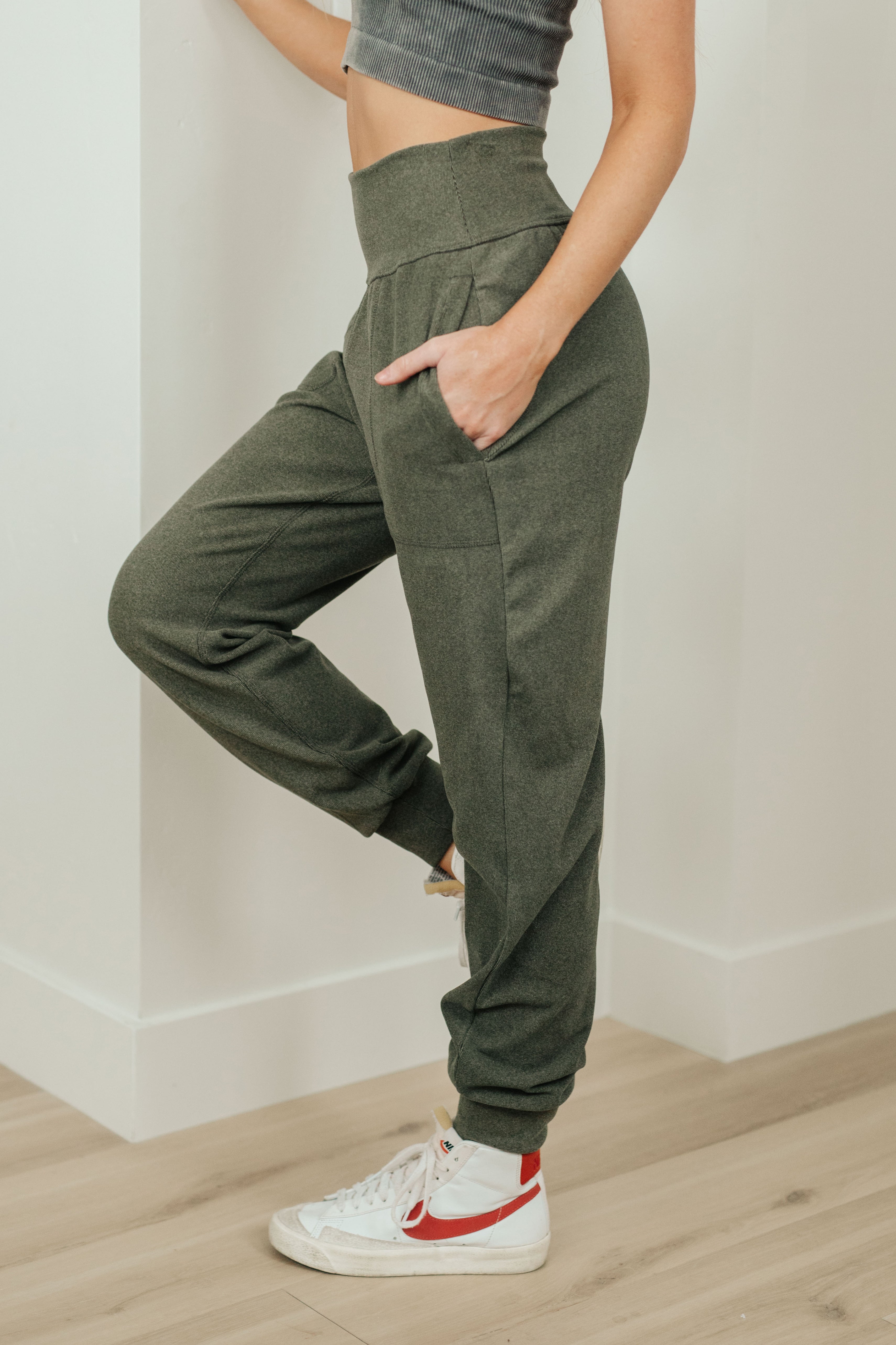 Comfort First High Rise Joggers in Olive